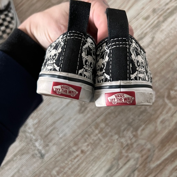 Vans - Picture 3 of 4